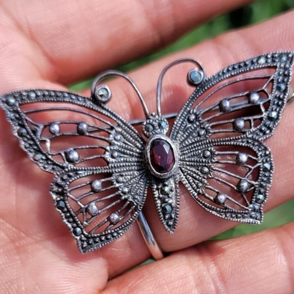 Gorgeous Art Deco style 925 sterling silver butterfly with marcasites + garnet